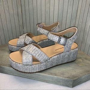 Lucky Brand Grey Platform Sandal w/Buckle Closure 6.5M/37